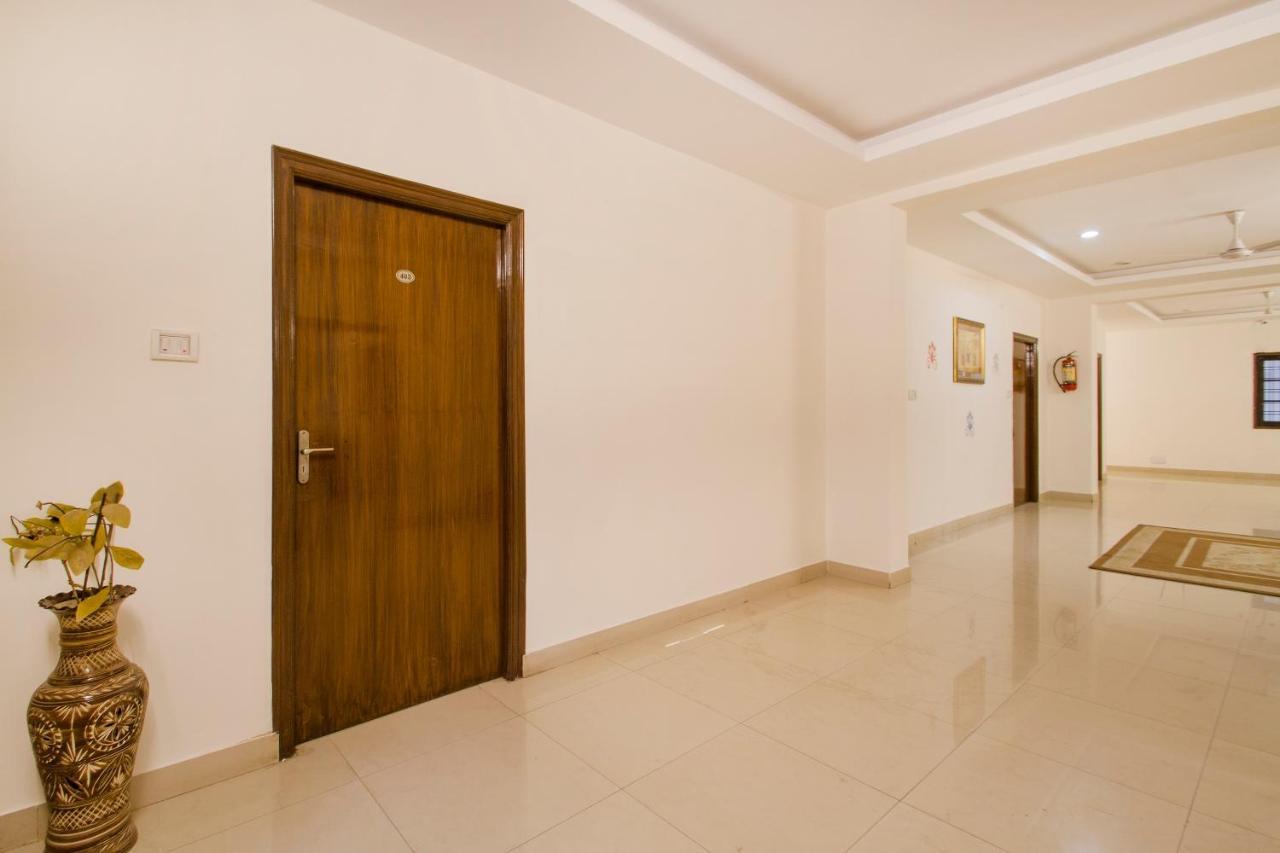 Vaccinated Staff - Oyo 11400 The Down Town Suites Haydarabad Dış mekan fotoğraf