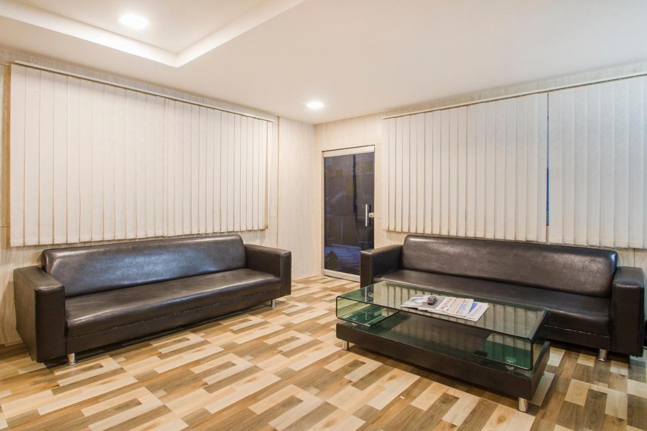 Vaccinated Staff - Oyo 11400 The Down Town Suites Haydarabad Dış mekan fotoğraf