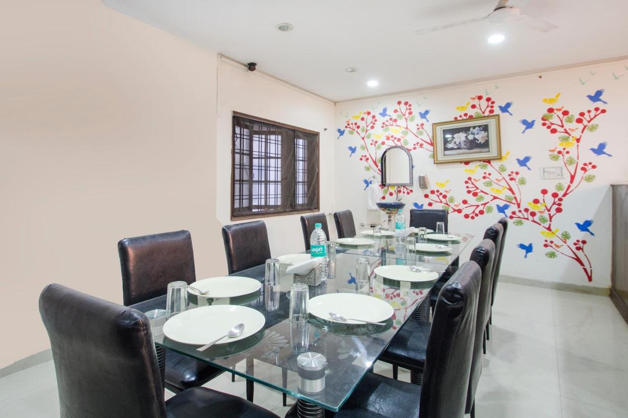 Vaccinated Staff - Oyo 11400 The Down Town Suites Haydarabad Dış mekan fotoğraf