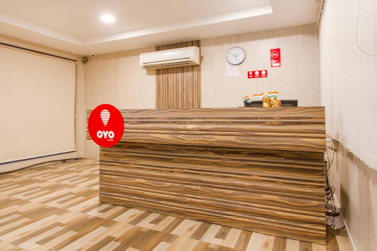 Vaccinated Staff - Oyo 11400 The Down Town Suites Haydarabad Dış mekan fotoğraf