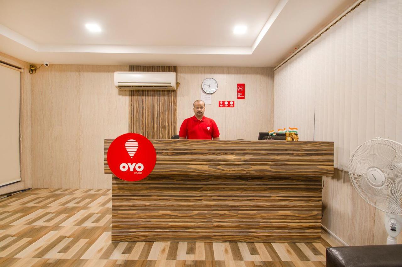 Vaccinated Staff - Oyo 11400 The Down Town Suites Haydarabad Dış mekan fotoğraf