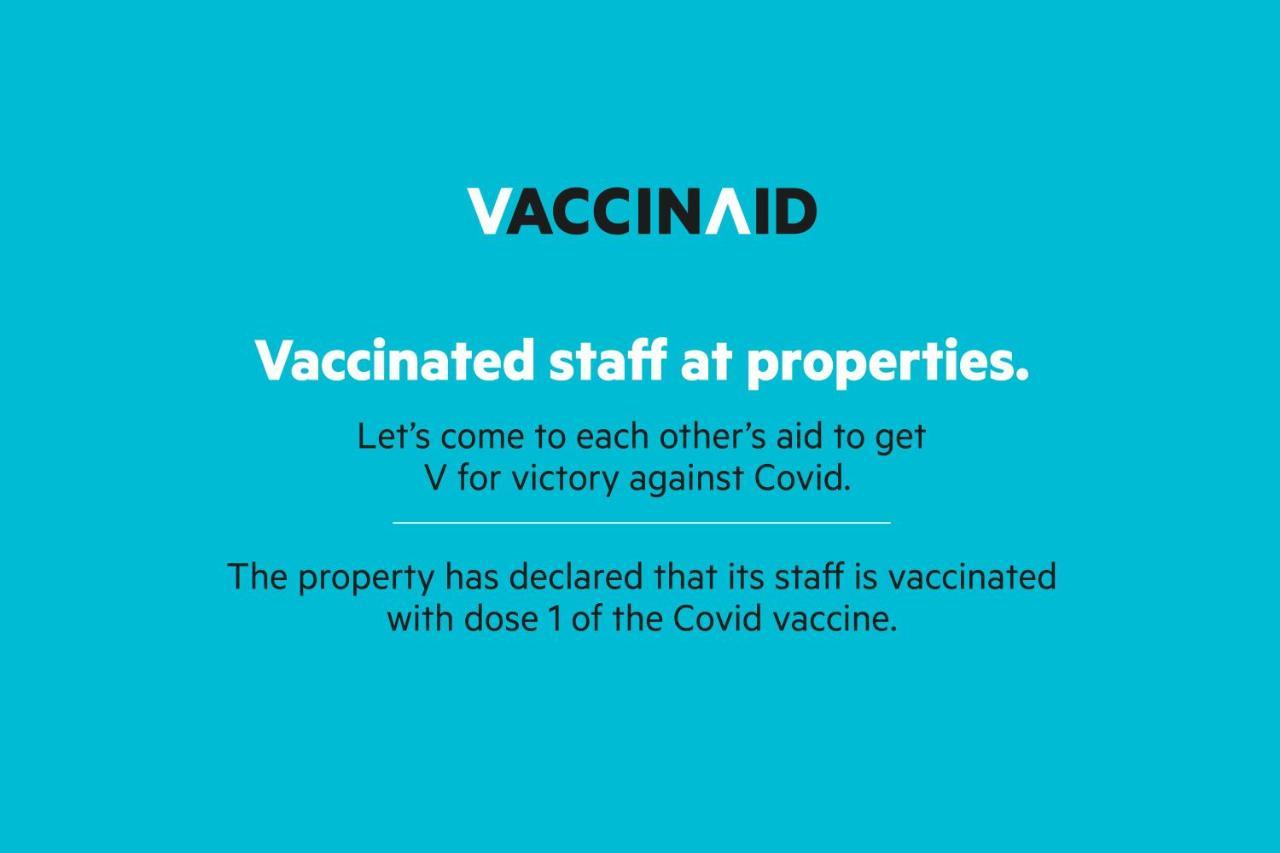 Vaccinated Staff - Oyo 11400 The Down Town Suites Haydarabad Dış mekan fotoğraf